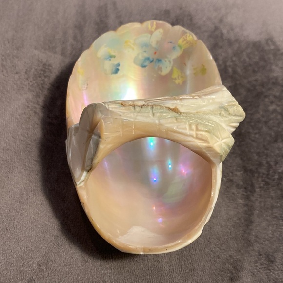 Antique Carved Green Turbo Shell Basket - Picture 3 of 9